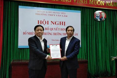 Công bố và trao quyết định bổ nhiệm hiệu trưởng trường THPT Văn Lâm