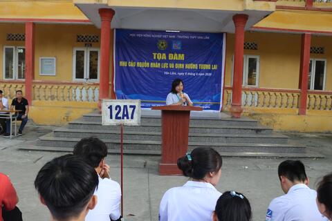 TRƯỜNG THPT VĂN LÂM:Tọa đàm hướng nghiệp cho học sinh khối 12 - Nhu cầu nguồn nhân lực và định hướng tương lai