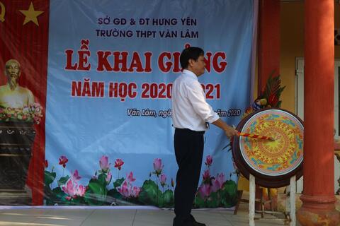 TRƯỜNG THPT VĂN LÂM: TỔ CHỨC LỄ KHAI GIẢNG NĂM HỌC MỚI NGẮN GỌN, TRANG TRỌNG, Ý NGHĨA VÀ AN TOÀN