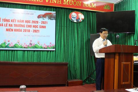 TRƯỜNG THPT VĂN LÂM: LỄ TỔNG KẾT NĂM HỌC VẮNG NHỮNG CHIẾC ÁO TRẮNG TINH KHÔI TRONG SÂN TRƯỜNG
