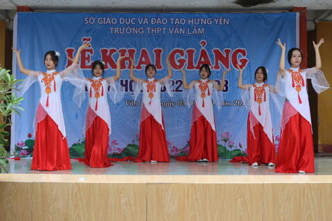Thầy và trò trường THPT Văn Lâm tổ chức thành công Lễ khai giảng năm học 2022 – 2023