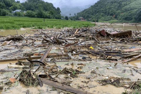 11A - K57 THPT VĂN LÂM - CHUNG TAY GÓP SỨC, MANG TẤM LÒNG HƯỚNG VỀ VÙNG LŨ