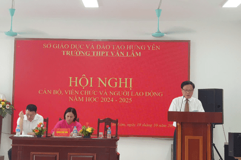TRƯỜNG THPT VĂN LÂM TỔ CHỨC HỘI NGHỊ CÁN BỘ VIÊN CHỨC VÀ NGUỜI LAO ĐỘNG NĂM HỌC 2024 - 2025