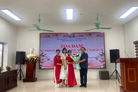 CÔNG ĐOÀN TRƯỜNG THPT VĂN LÂM TỔ CHỨC TOẠ ĐÀM KỶ NIỆM 94 NĂM NGÀY PHỤ NỮ VIỆT NAM