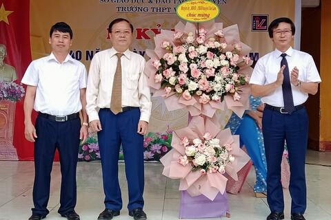 TRƯỜNG THPT VĂN LÂM TỔ CHỨC THÀNH CÔNG LỄ KỈ NIỆM 40 NĂM NGÀY NHÀ GIÁO VIỆT NAM (20/11/1982 - 20/11/2022)