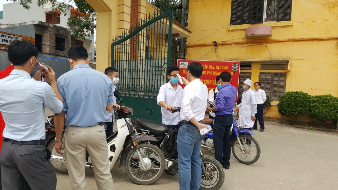 Chùm ảnh thầy và trò đến trường tuần đầu tiên sau khi nghỉ học theo quyết định của sở do Covid 19