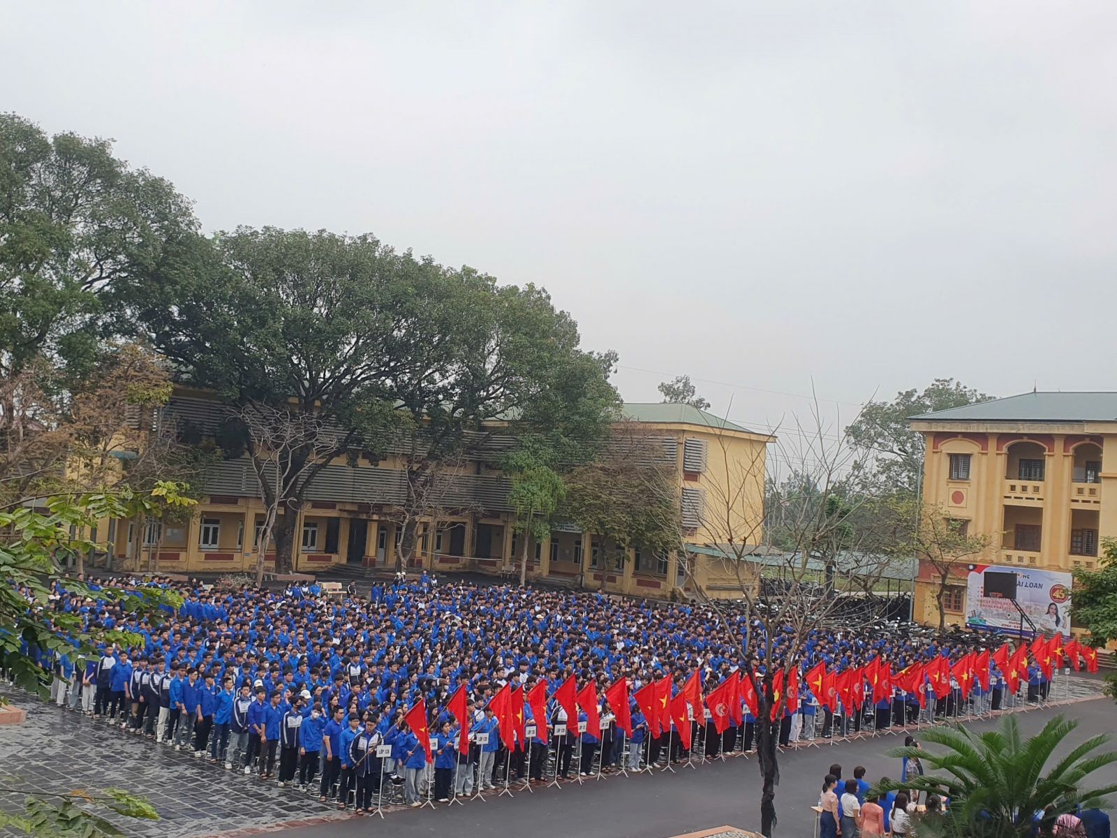 TRƯỜNG THPT VĂN LÂM RỘN RÀNG KỶ NIỆM 95 NĂM NGÀY THÀNH LẬP ĐOÀN TNCS HỒ CHÍ MINH