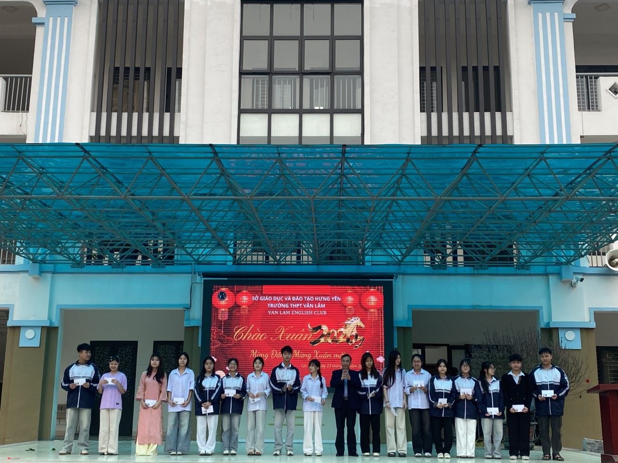 Rực rỡ sắc xuân tại THPT Văn Lâm: “Mừng Đảng quang vinh – Mừng Xuân Bính Ngọ 2026”