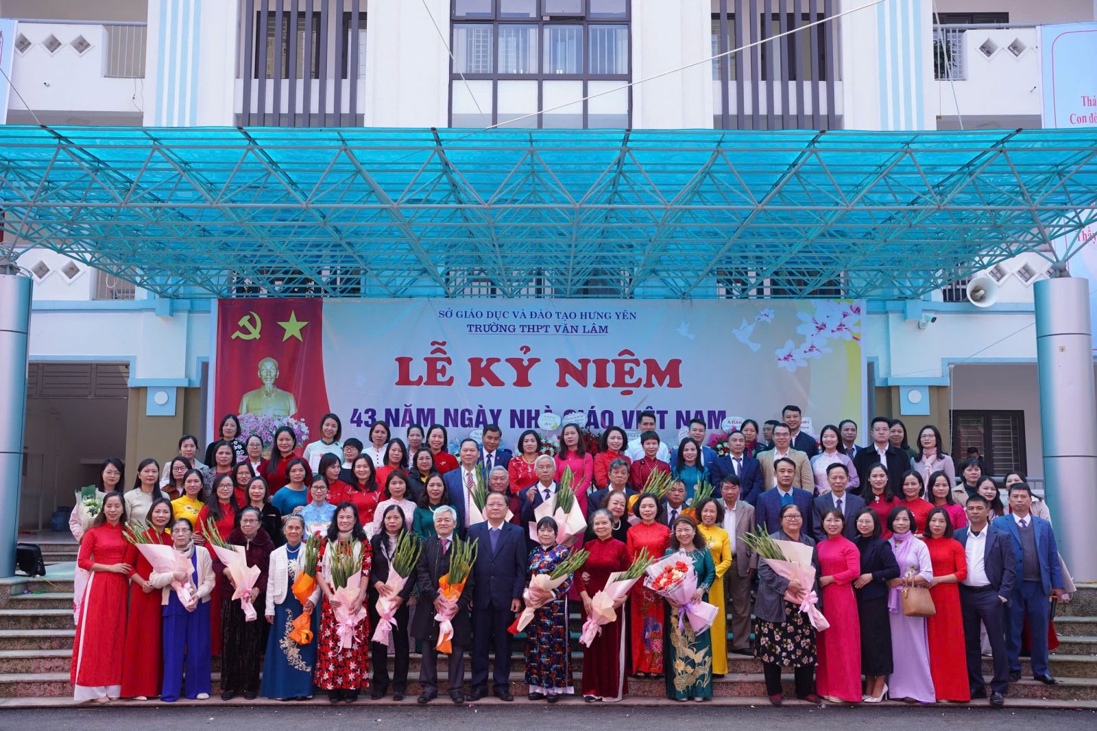 <a href='https://c3vanlam.hungyen.edu.vn/tin-tuc/truong-thpt-van-lam-to-chuc-thanh-cong-le-ky-niem-43-nam-ngay-nha-giao-viet-nam-20111982-20112025.html'>Trường THPT Văn Lâm Tổ Chức Thành Công Lễ Kỷ Niệm 43 Năm Ngày Nhà Giáo Việt Nam (20/11/1982 - 20/11/2025)</a>